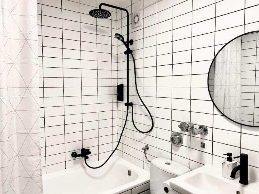 Top-Apartment Mit Parkplatz Und Balkon Reutlingen Kültér fotó