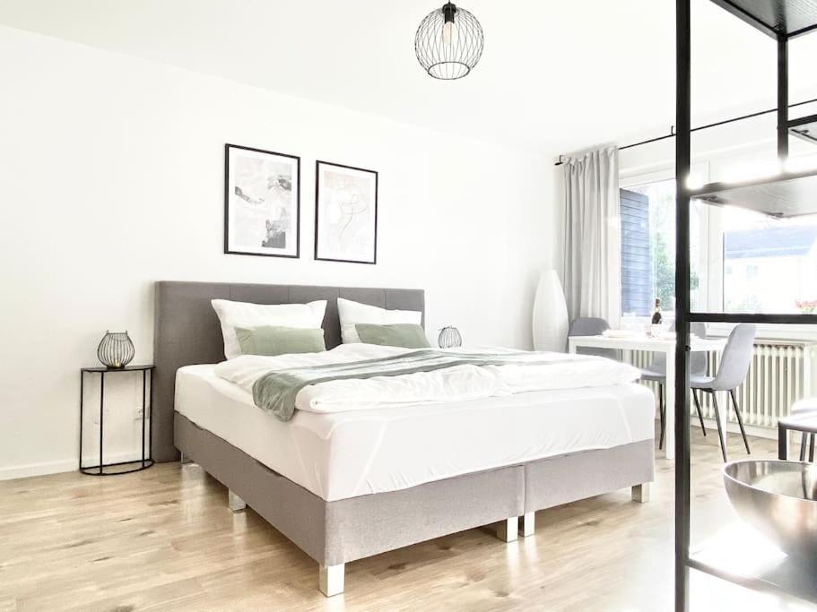 Top-Apartment Mit Parkplatz Und Balkon Reutlingen Kültér fotó
